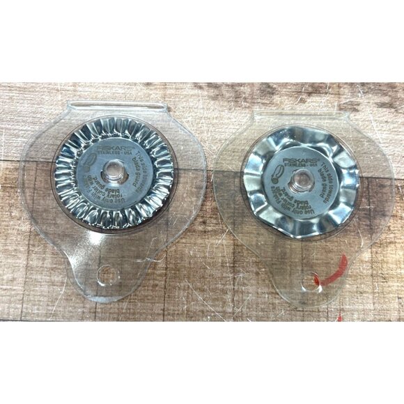 2 Fiskars Stainless Steel 45mm Pinking Rotary Blades Fits Fiskars Rotary Cutters - Picture 1 of 5